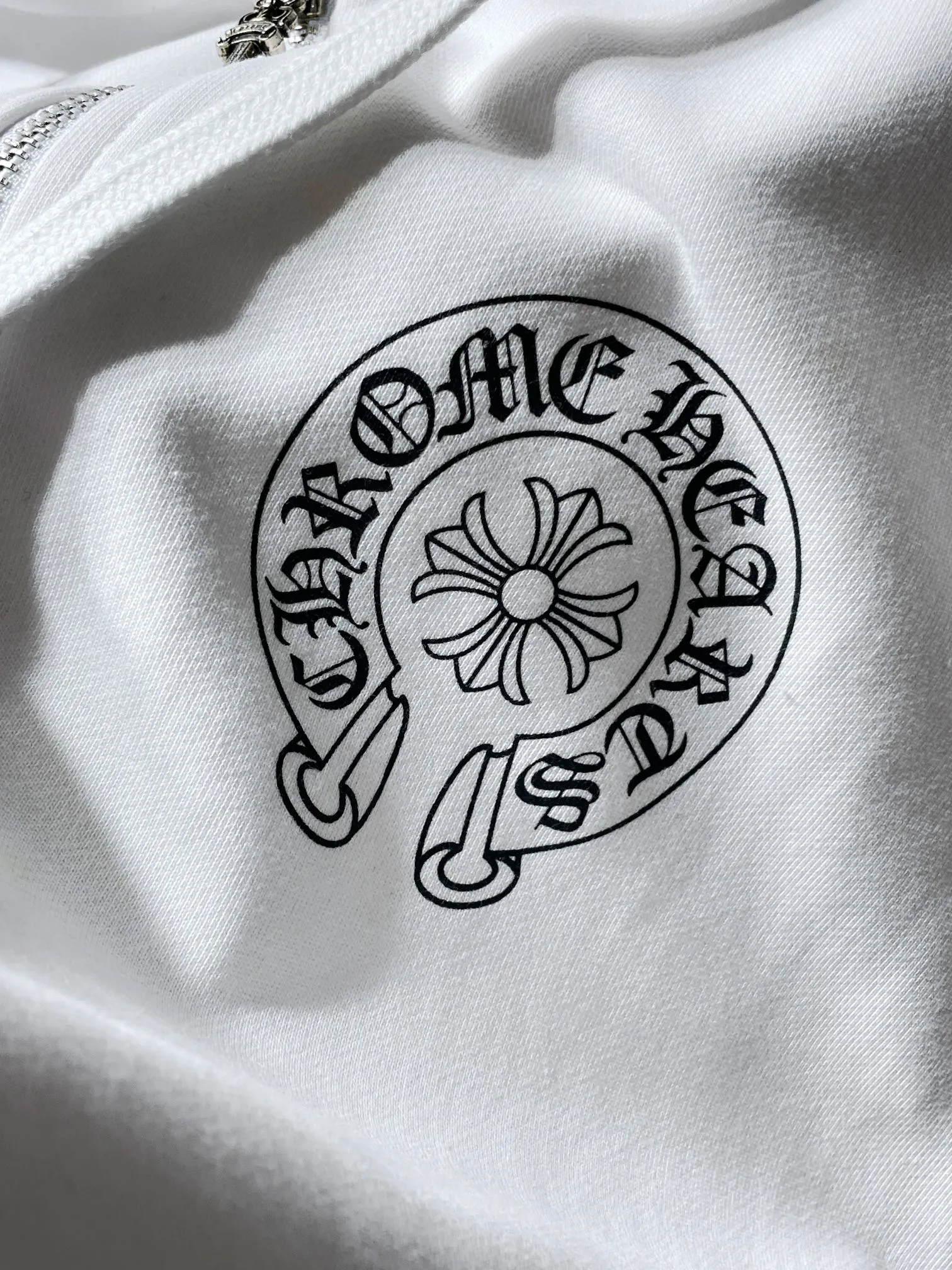 P260 Chrome Hearts Autumn and Winter 2025 Counter Synchronization ❤️ City limited edition, classic horseshoe cross Sanskrit large flower arm zipper sweatshirt Improved customized version 1:1 high-weight high-quality fabric Recommended color: white black Size: S, M, L, XL
